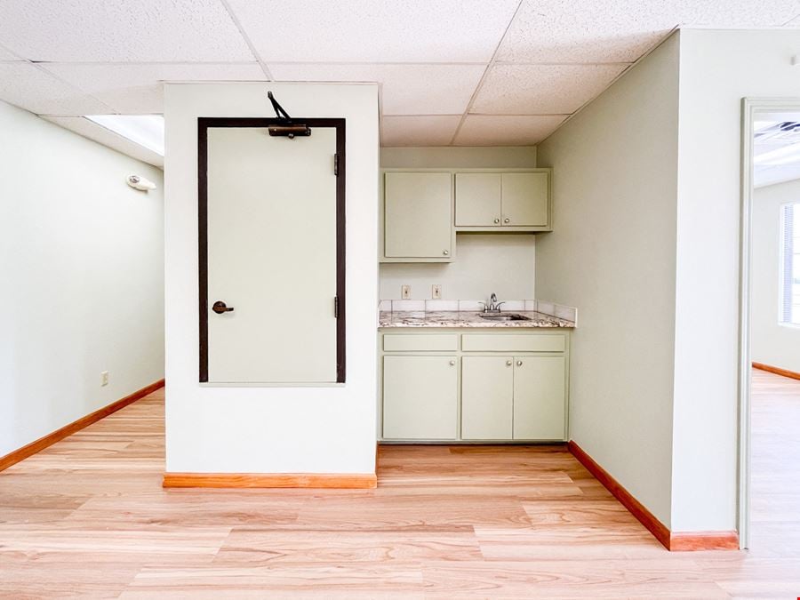 Office / Warehouse Near Industriplex & I-10