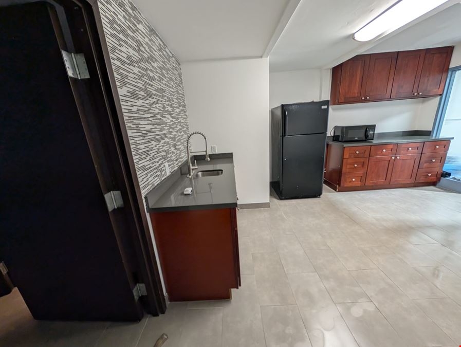 200 Valley Dr, Ste 6
