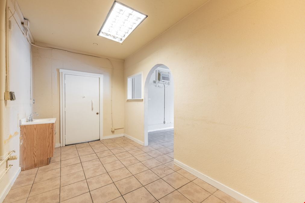 1006 West Ave #102 B