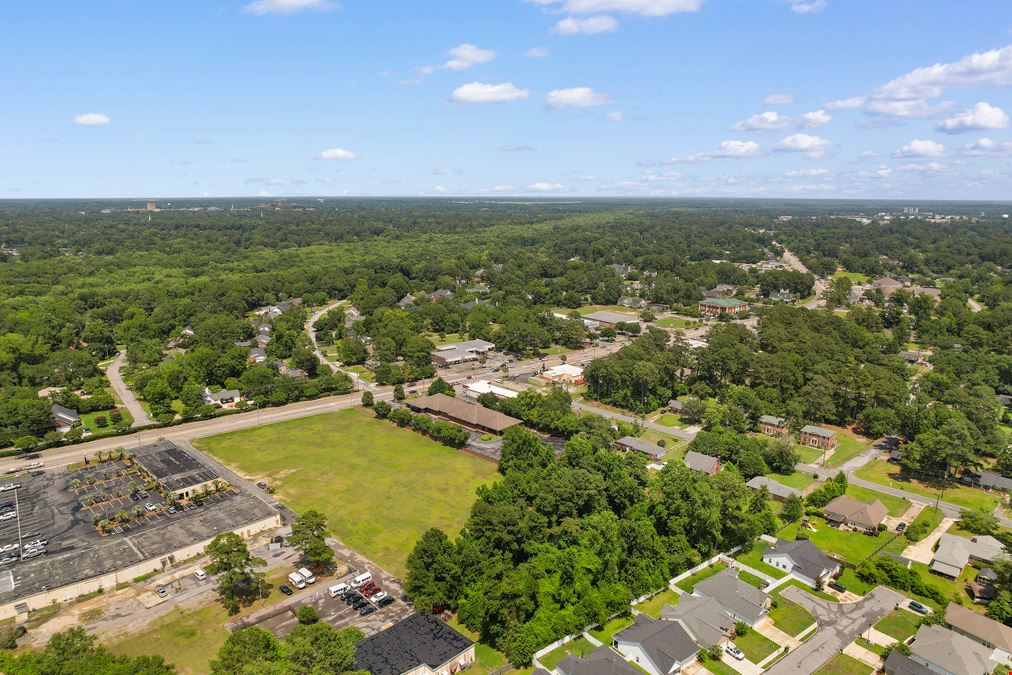 Commercial lot on 2nd Loop Rd.
