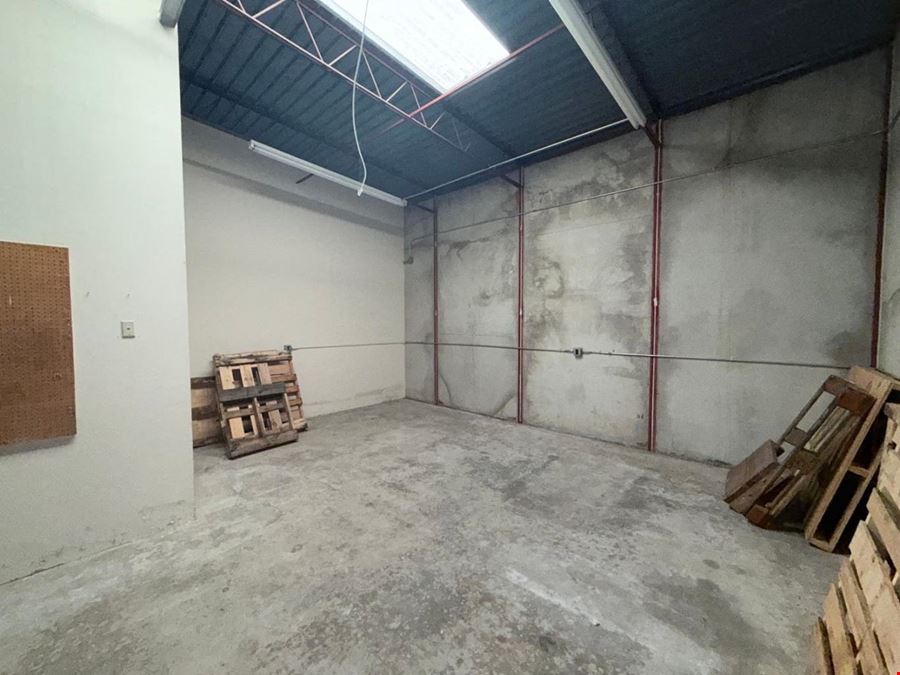 2117 Yellowood - Office/Warehouse