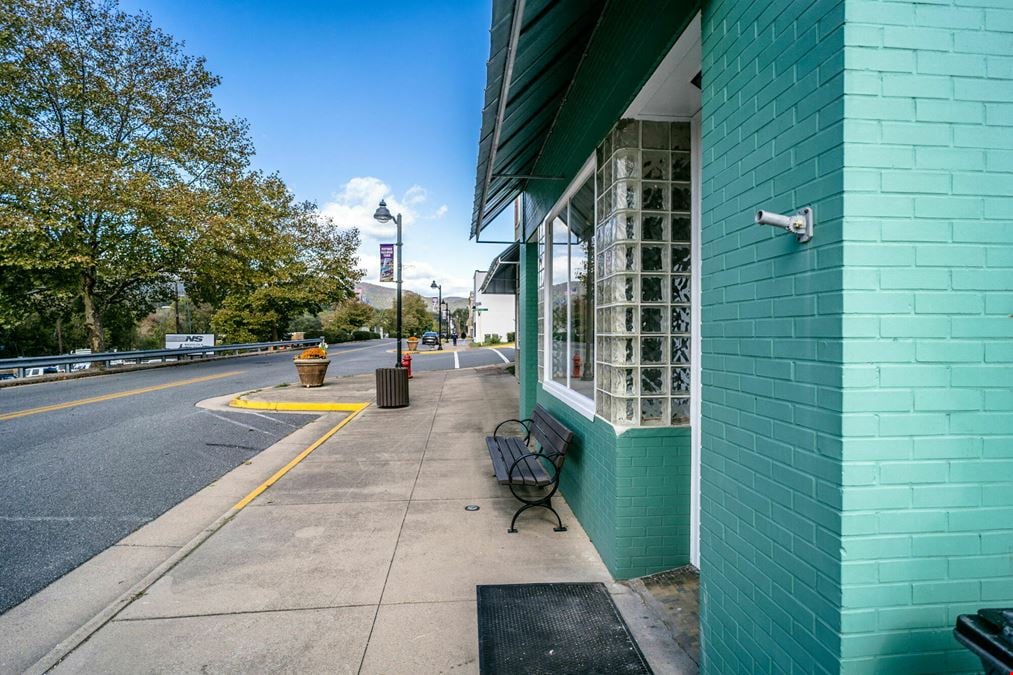 TWO RENOVATED OFFICE SPACES AVAILABLE IN DOWNTOWN SHENANDOAH