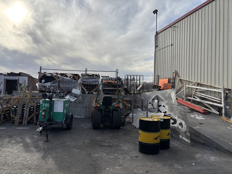 Kennewick Industrial Building + Yard