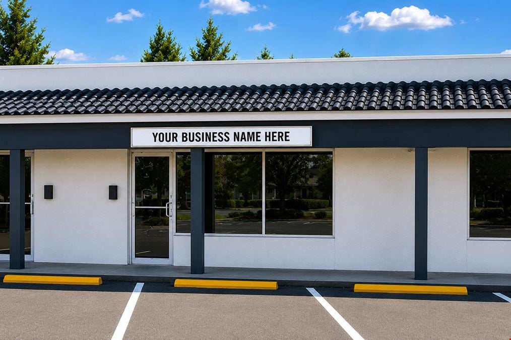 Hendry Plaza | 960 SF Retail/Office Space