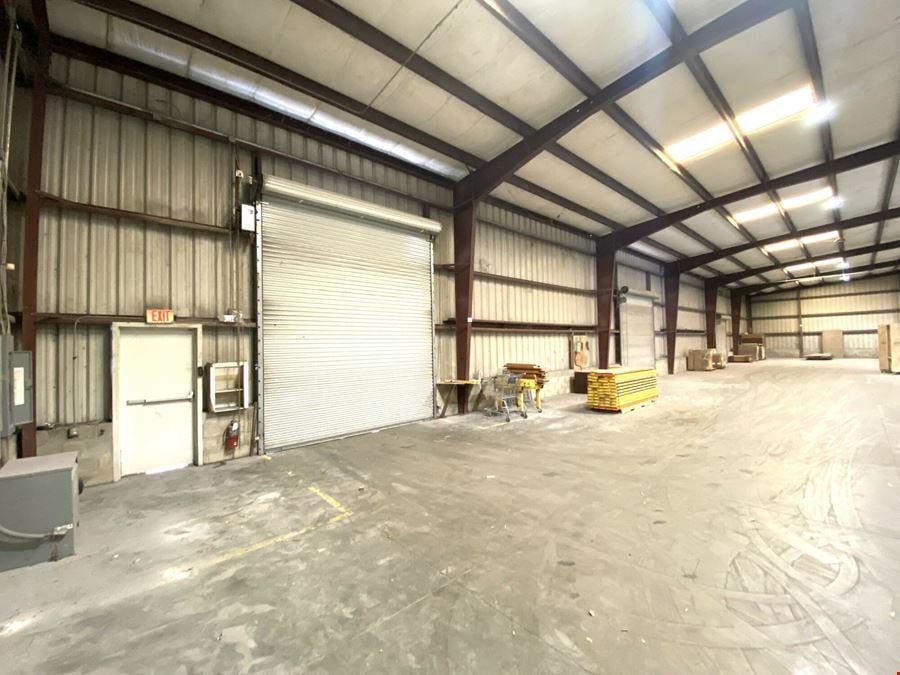 +/- 9,750 SF Zoned Heavy Manufacturing