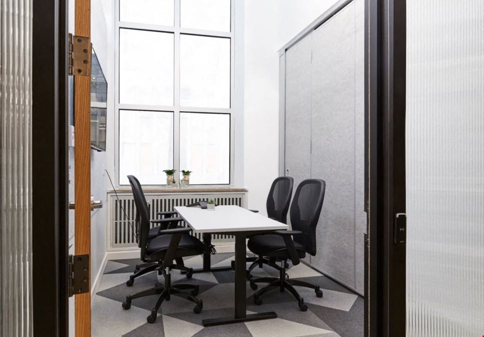 Staples Studio - Toronto Midtown