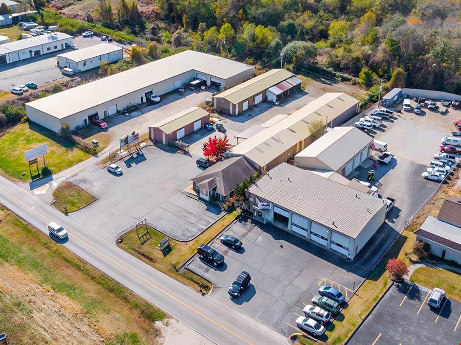 2,000 SF Warehouse For Lease near Scenic & Walnut Lawn