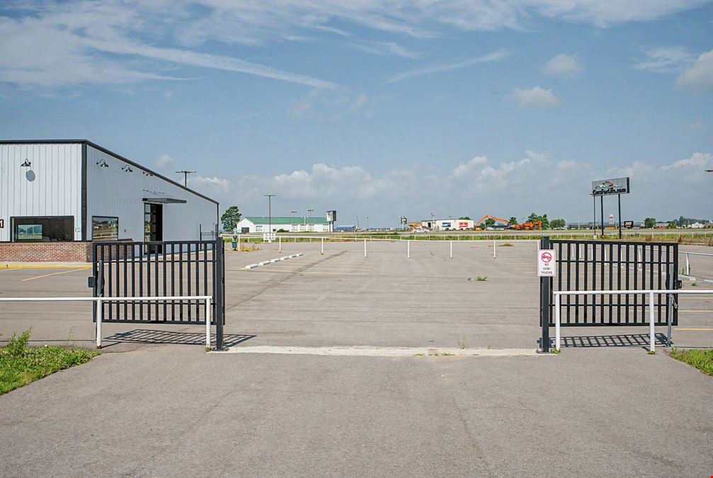 9,600 SF Retail/Office Building Off I-55