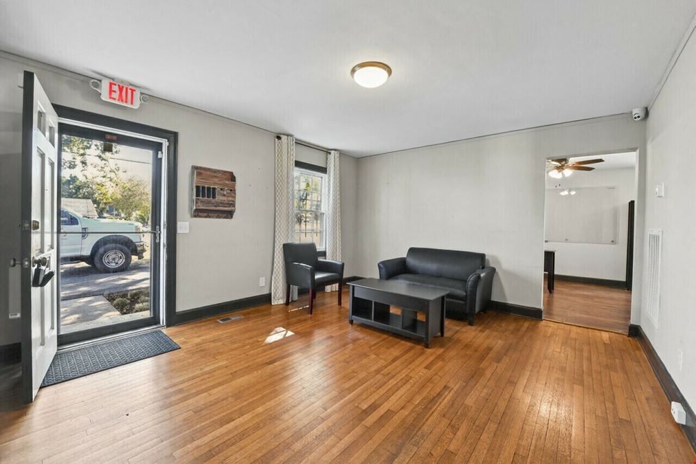 2807 Foster Ave