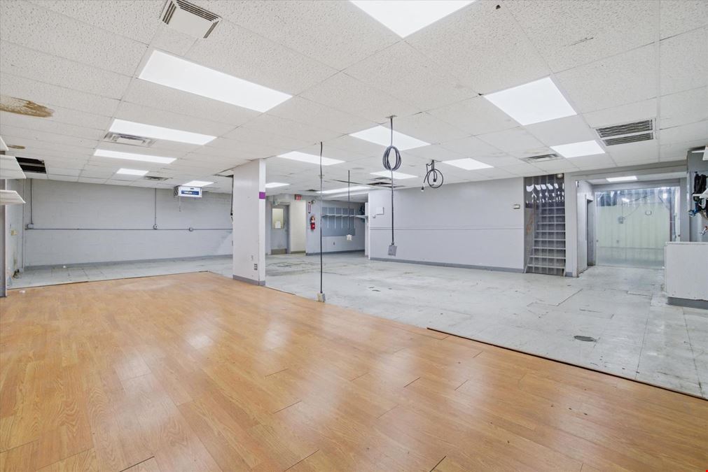 ±24,568 SF Industrial/Flex Building Near MA Border
