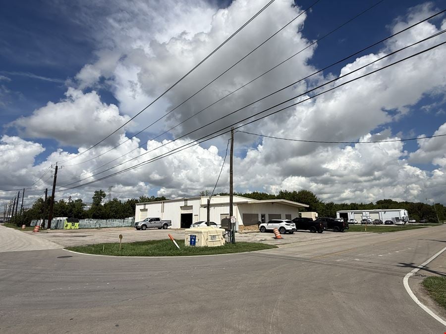 201 N 16th St, La Porte, TX 77571- 5,000 SF IND WAREHOUSE ON +/- 1 ACRE LOT