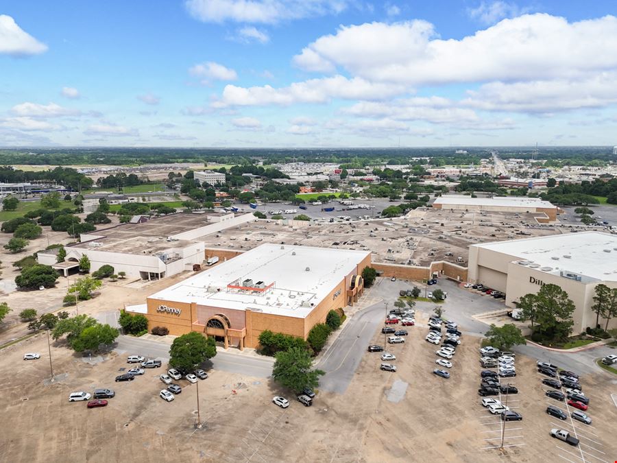 ±122,512 SF Box | JCP at Acadiana Mall | Lafayette, LA