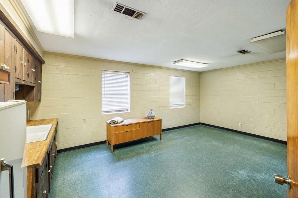 Church Buildings / 5.51-Acre Opportunity For Sale