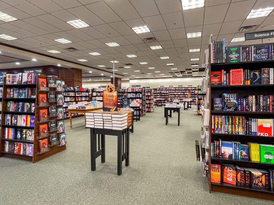 Standalone Big-Box Retail with Interstate Visibility