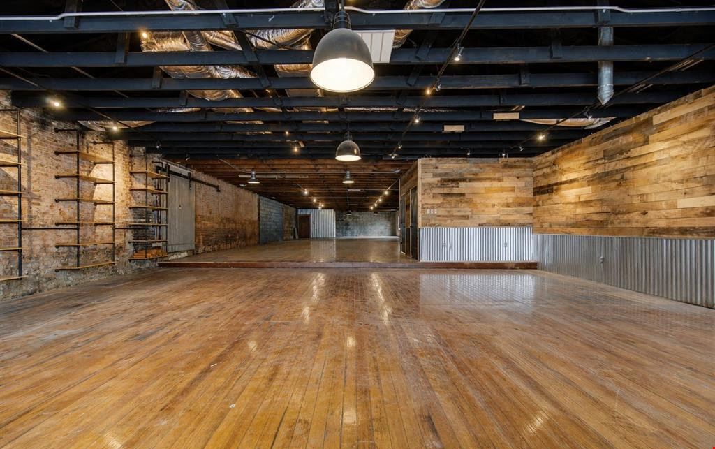 122 N Main St