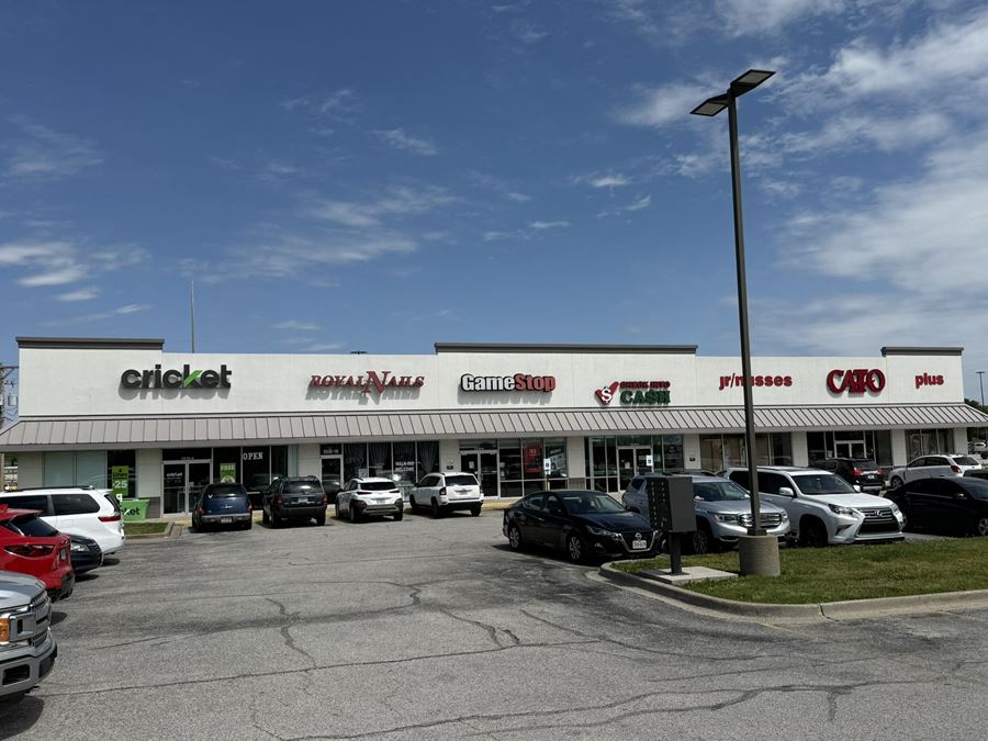 RETAIL CENTER | SHADOW-ANCHORED BY WALMART