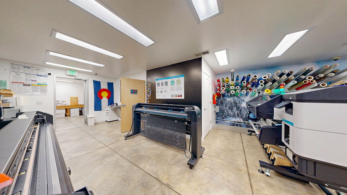 2721 W Holden Pl