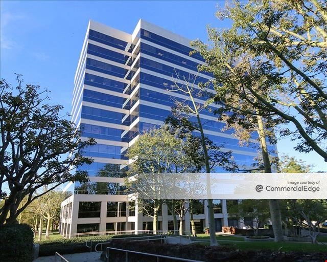 600 Corporate Pointe