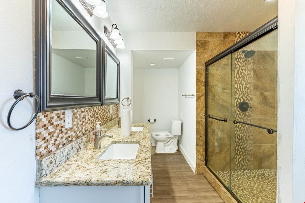 Office/Retail Suites on Interstate 30
