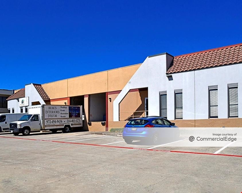 2425 McIver Lane