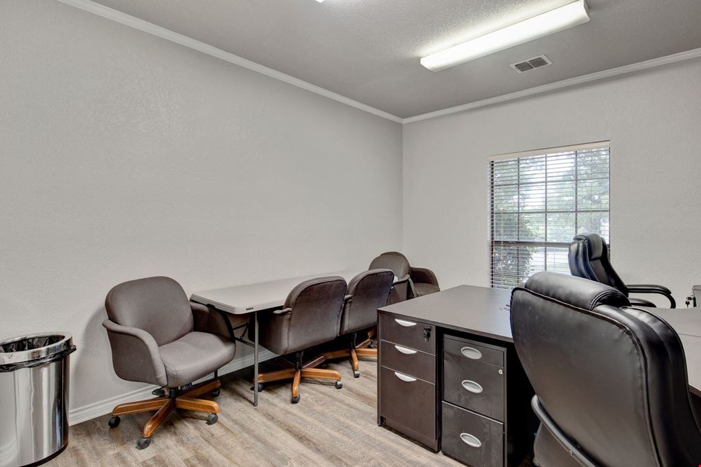 1721-1725 E Southlake Blvd
