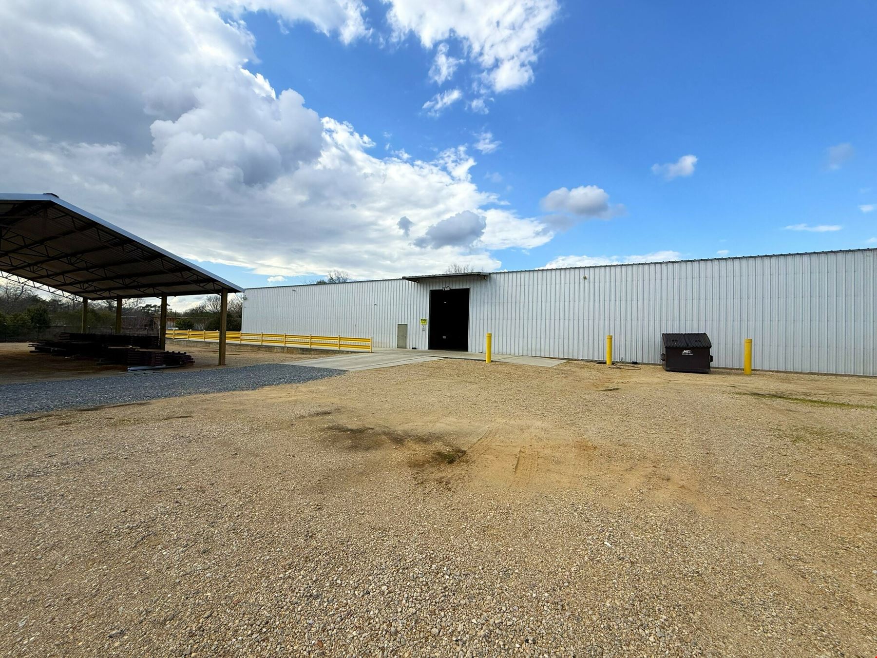Rail Served Warehouse & Office | 22,400 SF
