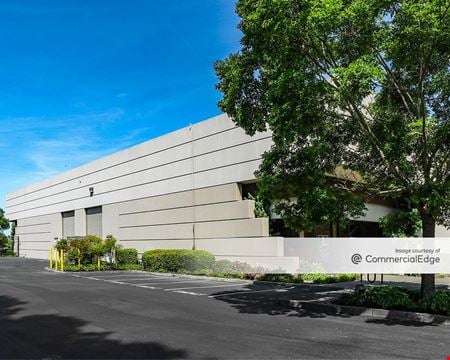 Preview of commercial space at 975 Corporate Center Pkwy