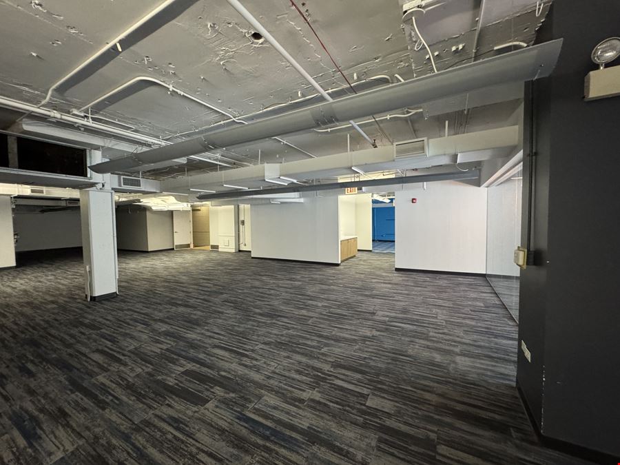 225 W Superior St