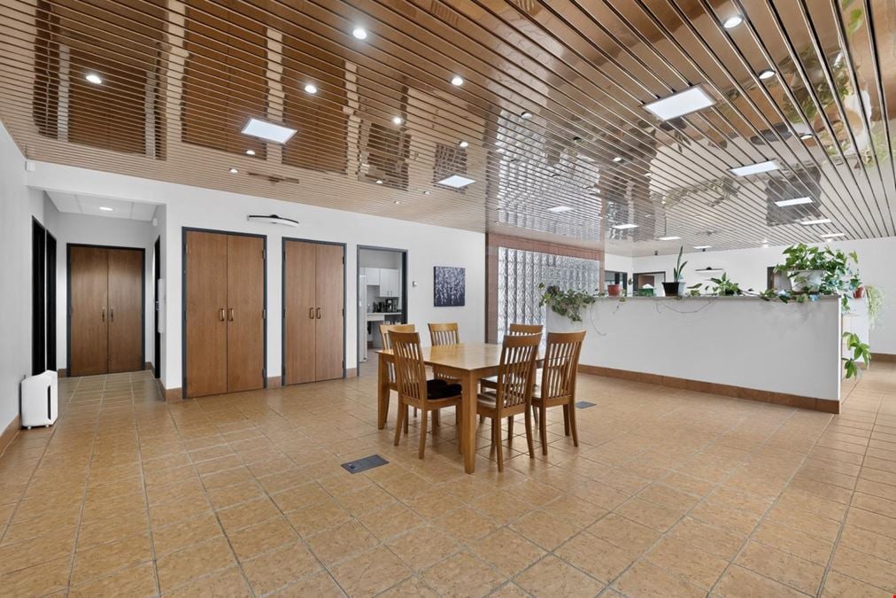 Free-Standing 2,908 SF Office with Montaño Frontage & 16 Spaces