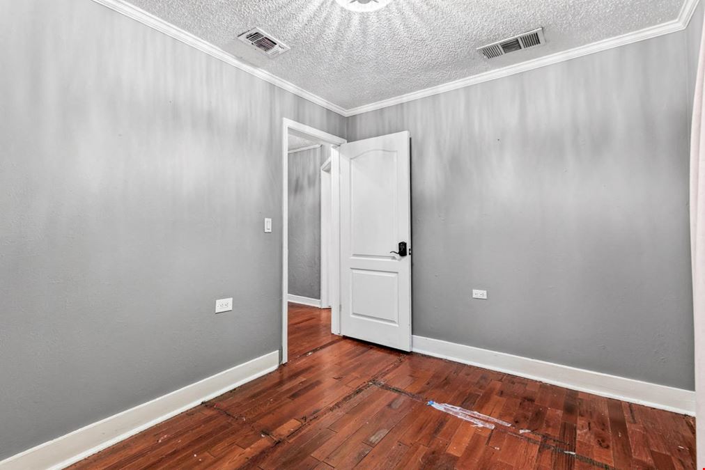 N Goliad Standalone Office/Retail/Boutique
