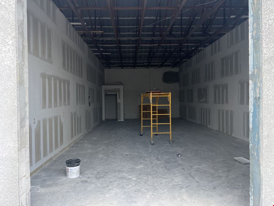 Flex Space with Outdoor Storage Available For Lease