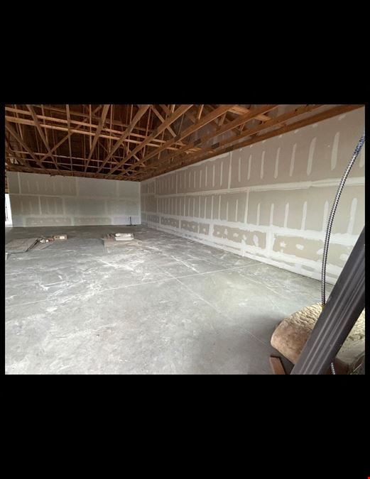 Anchor Plaza | Combined 3,569 SF