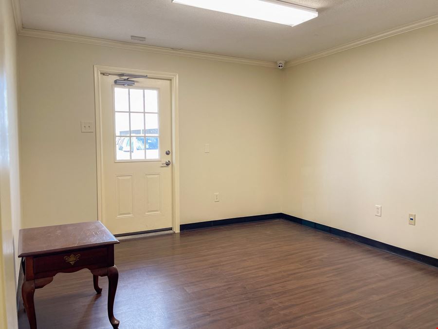 ±4,516 SF Office Warehouse with Wash Bay and Bridge Crane