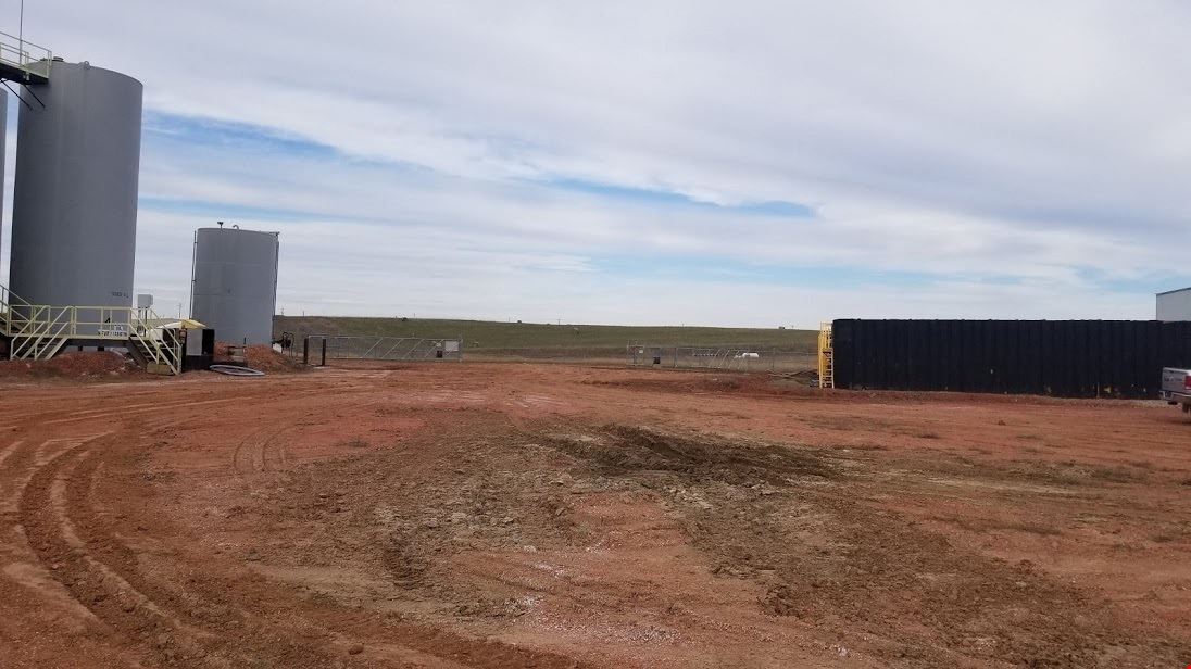 7,700 SQ FT Shop on 4+ Fenced & Improved Acres In Killdeer, ND