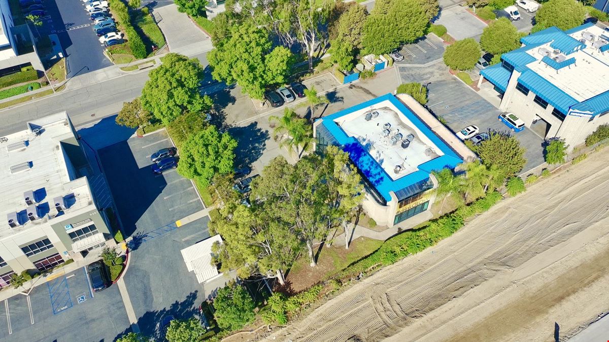 9233 Charles Smith Ave