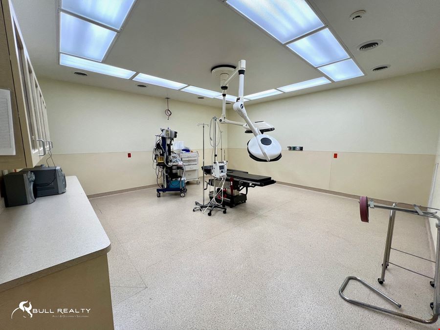 Single-Level Medical Office & Surgery Center