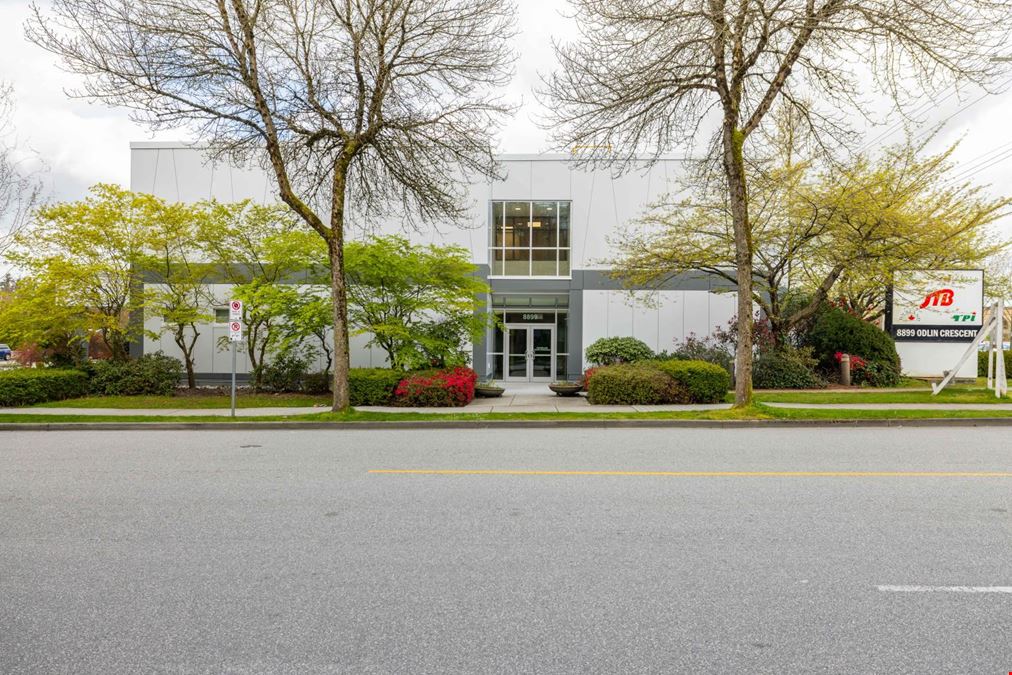 8899 Odlin Crescent