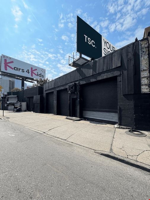 700 - 2,800 SF | 286 Hamilton Avenue | Divisible Industrial Space With Roll-Down Gates & Backyard for Lease