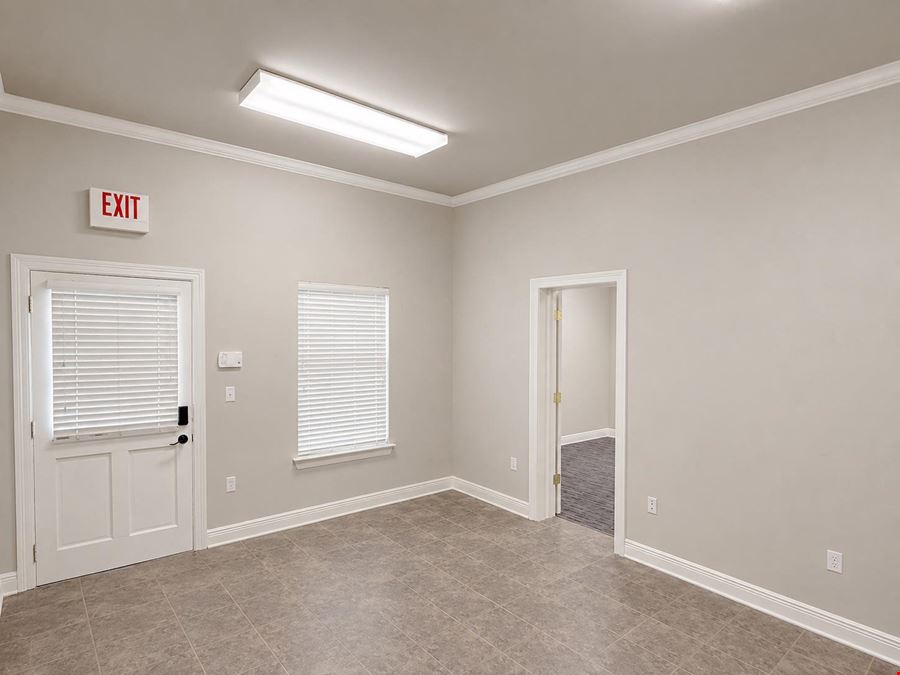 Professional Office Suite Near Airline Hwy & I-12