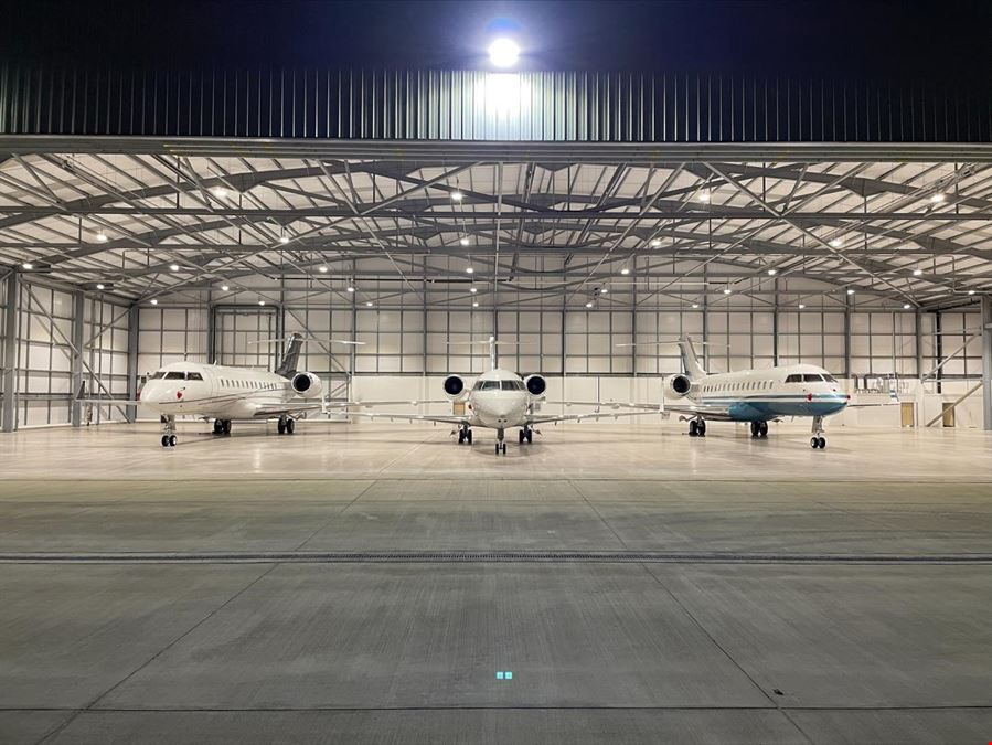 Falcon Field Corporate Hangar C7