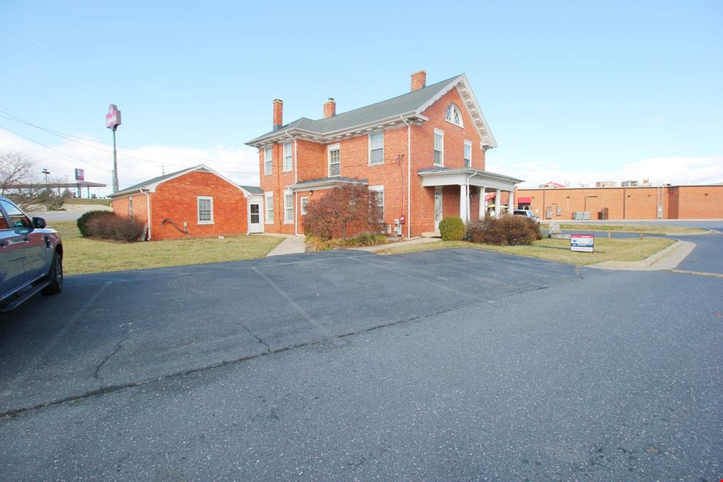 HISTORIC OFFICE BUILDING IN HIGH TRAFFIC LOCATION
