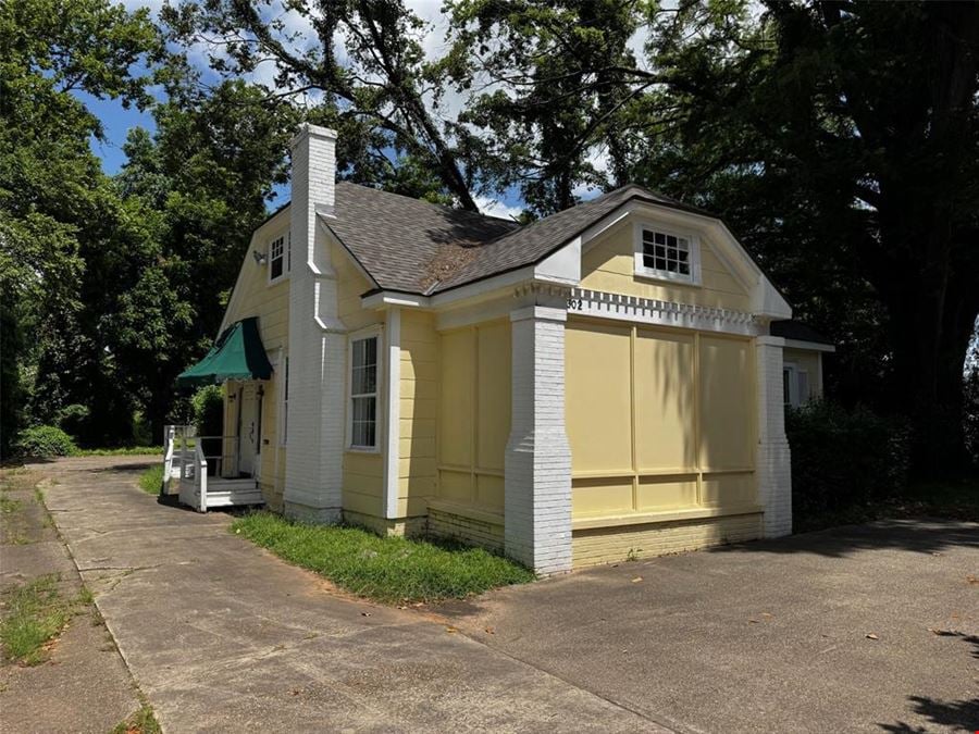 302 Albany Ave