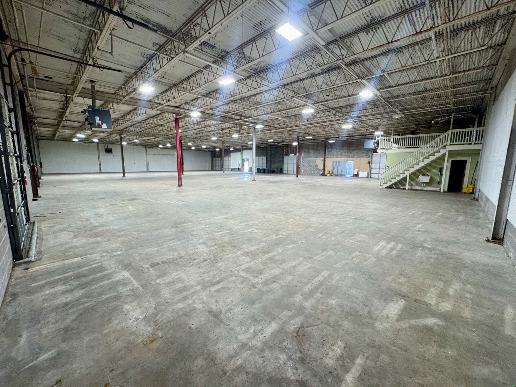 Dock High Warehouse Space