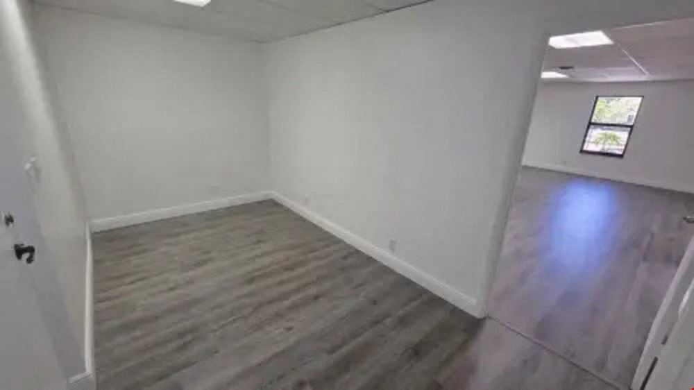 962 SF Suite 207 Professional and Medical Office Space