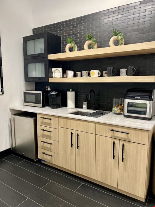 2000 W Hamilton Pl