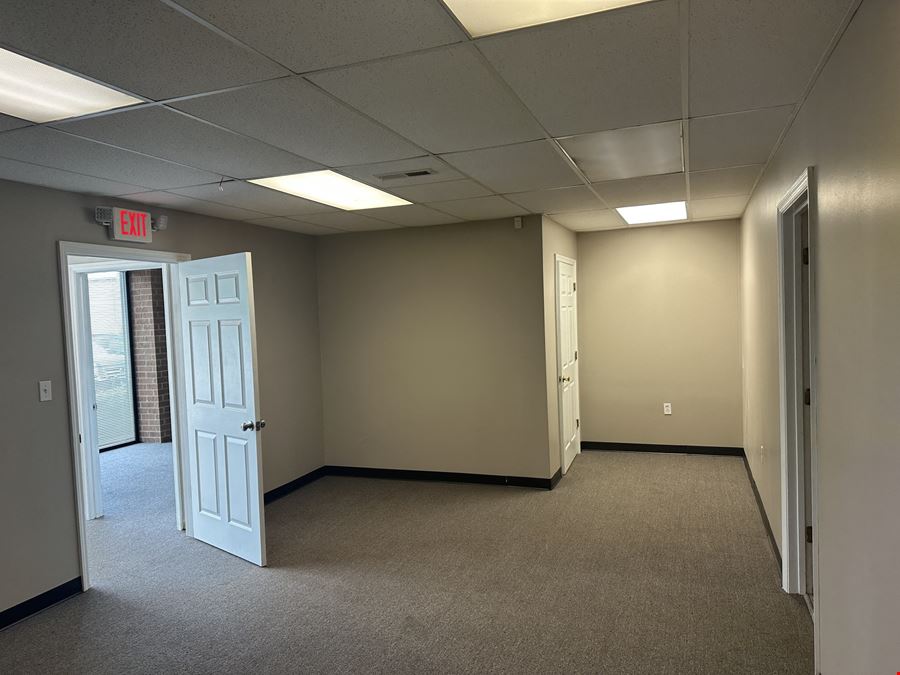 Office/Flex/800 sf Warehouse/700 Office/West Knoxville