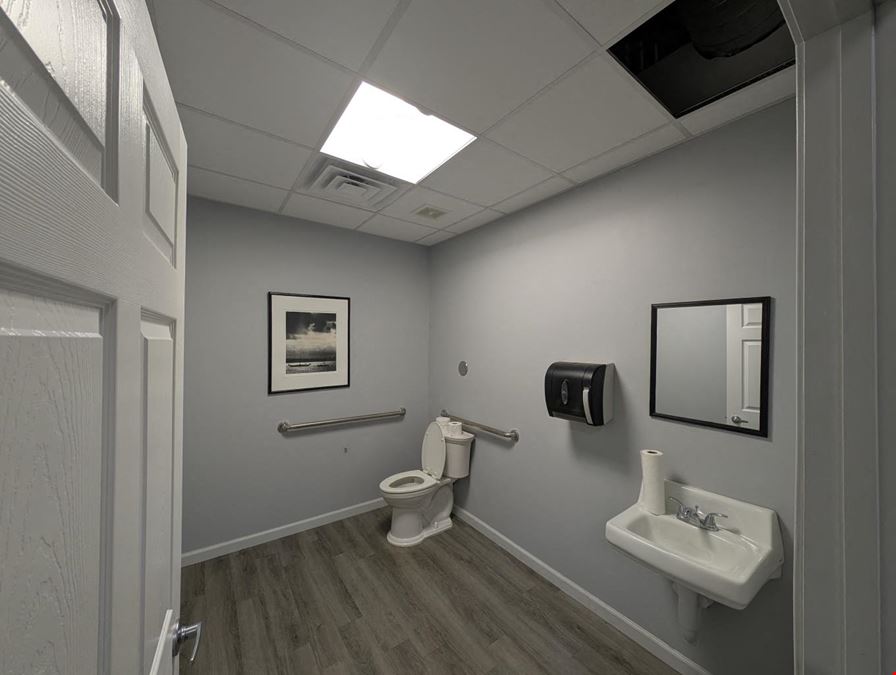 1703 Candletree Dr Suite C