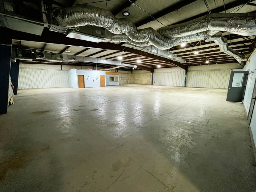 Linex Building / 11190 Hwy 64 E