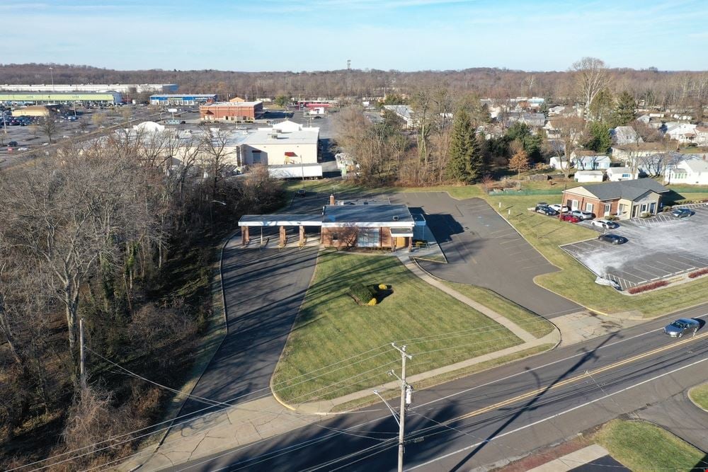 Freestanding Retail w/ Drive-Thru