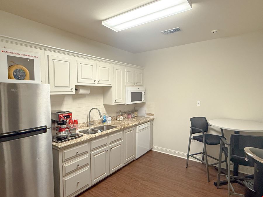 Turnkey Office with 16 Private Offices on Jefferson Hwy